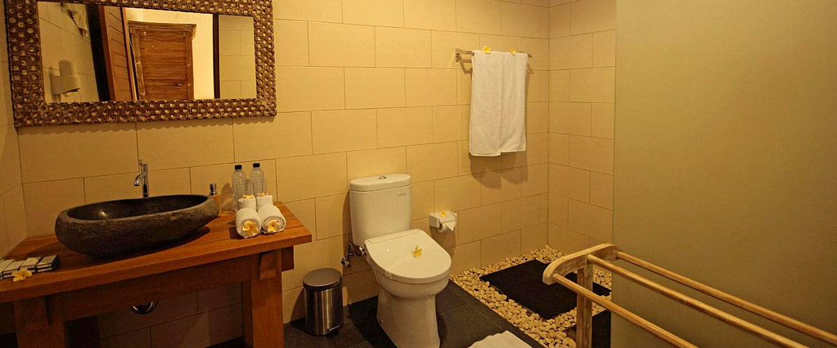 Room With Pool - Bathroom